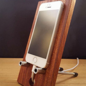Подставка для телефона из дерева